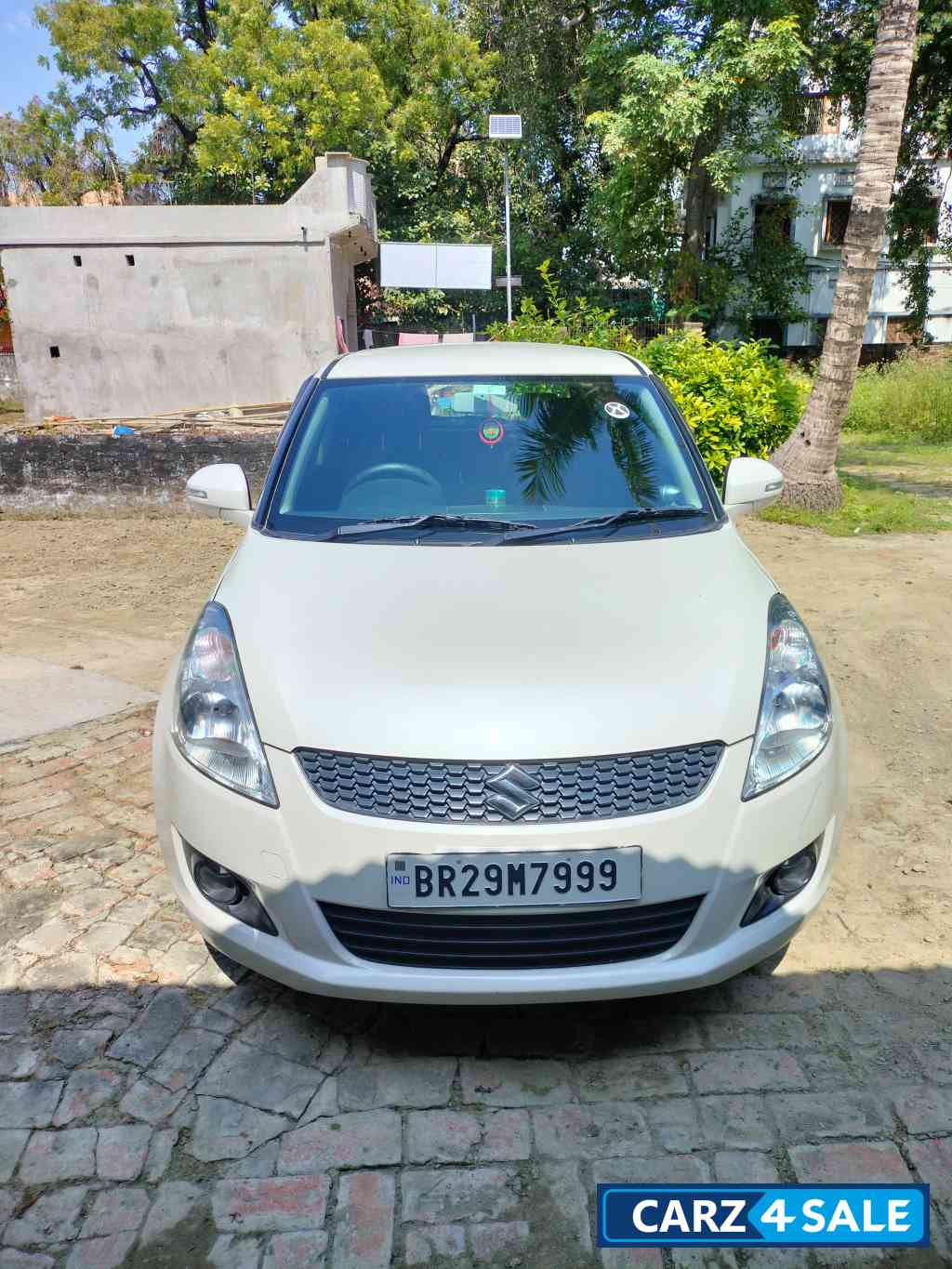 White Maruti Suzuki Swift Zdi