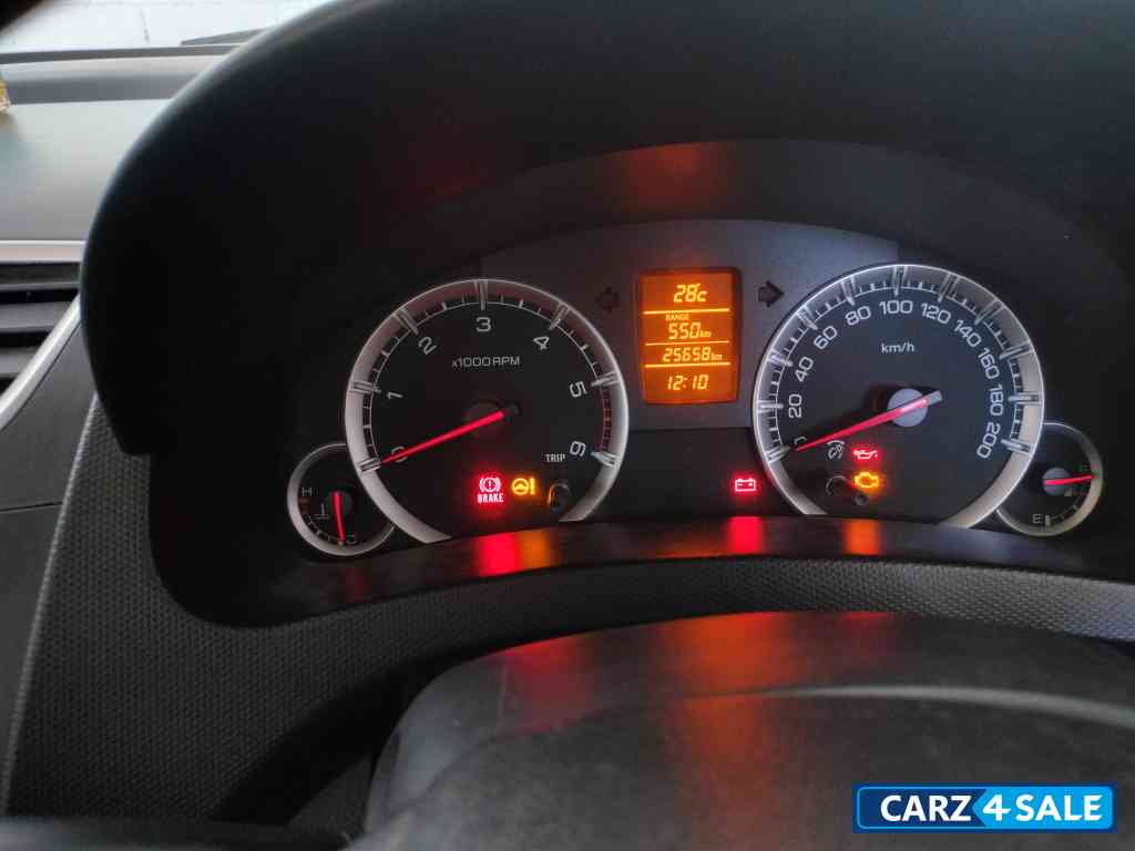 White Maruti Suzuki Swift Zdi