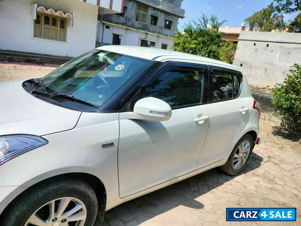 White Maruti Suzuki Swift Zdi