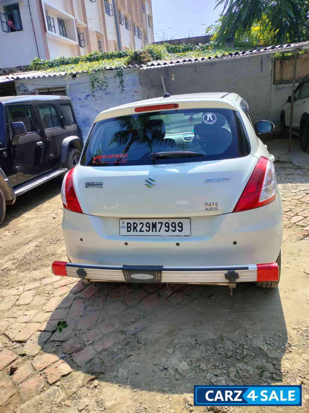 White Maruti Suzuki Swift Zdi