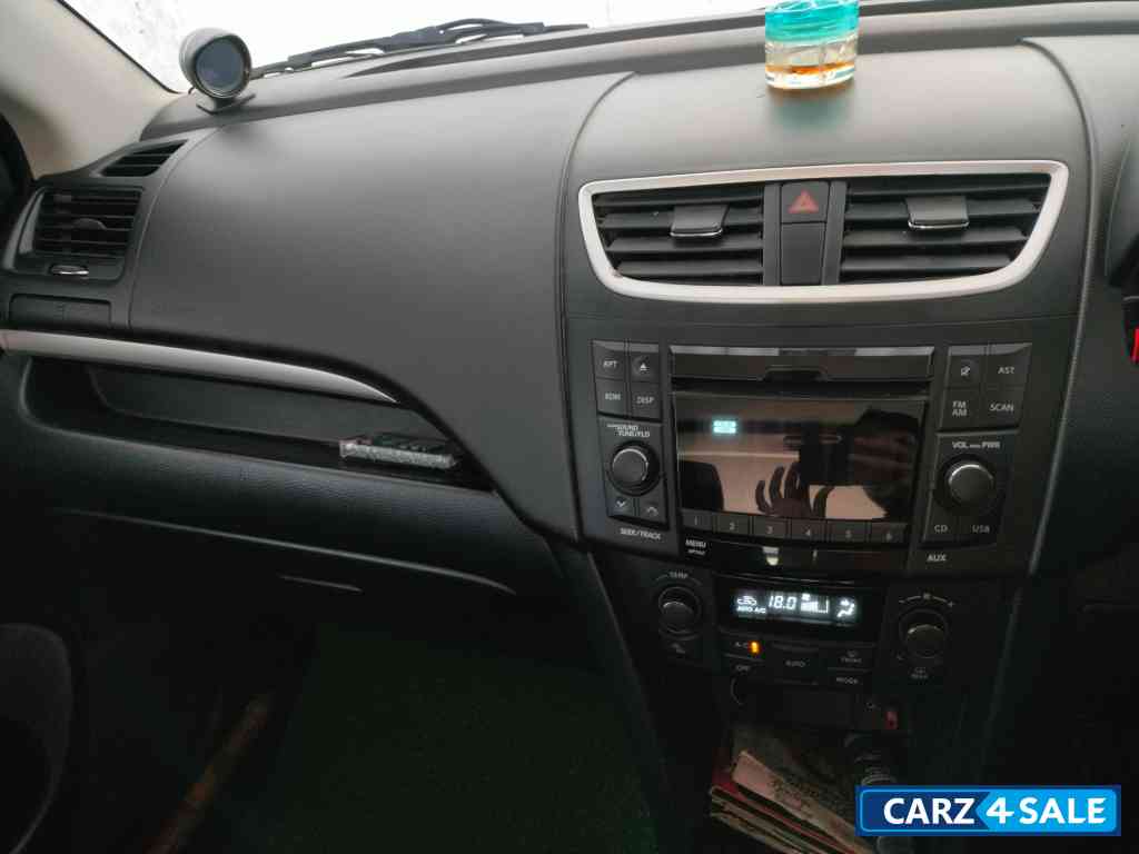 White Maruti Suzuki Swift Zdi