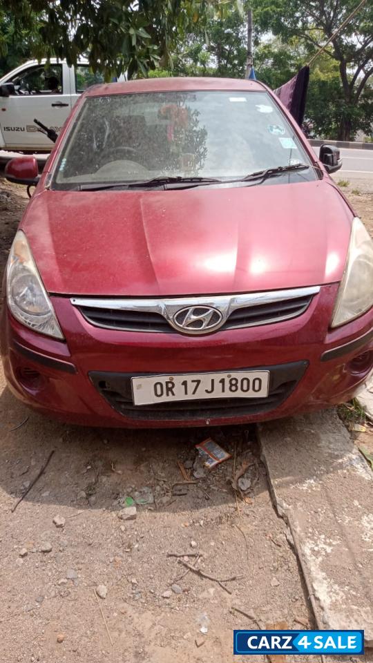 Maroon Hyundai i20