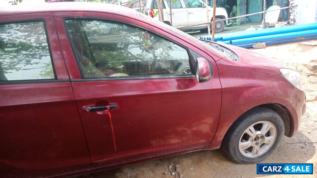 Maroon Hyundai i20