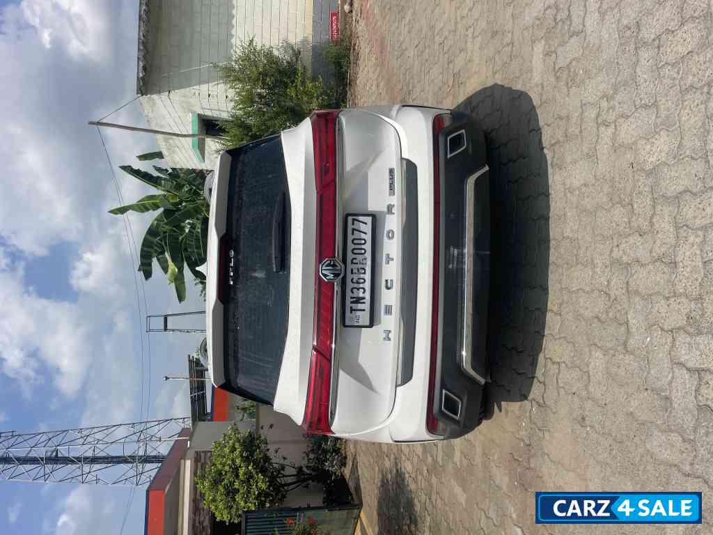 White MG Hector Plus SHARP PRO