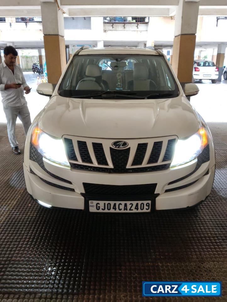 White Mahindra XUV 500 W8