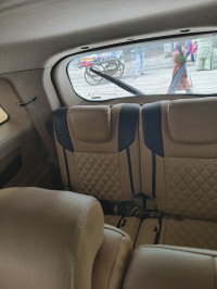 White Mahindra XUV 500 W8