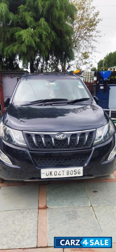 Mahindra XUV 500 W10