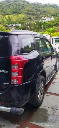 Mahindra XUV 500 W10