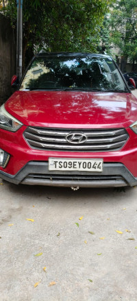 Red Hyundai Creta