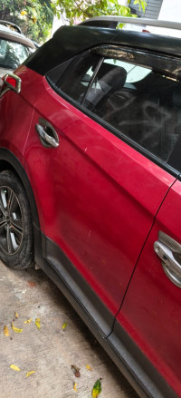 Red Hyundai Creta