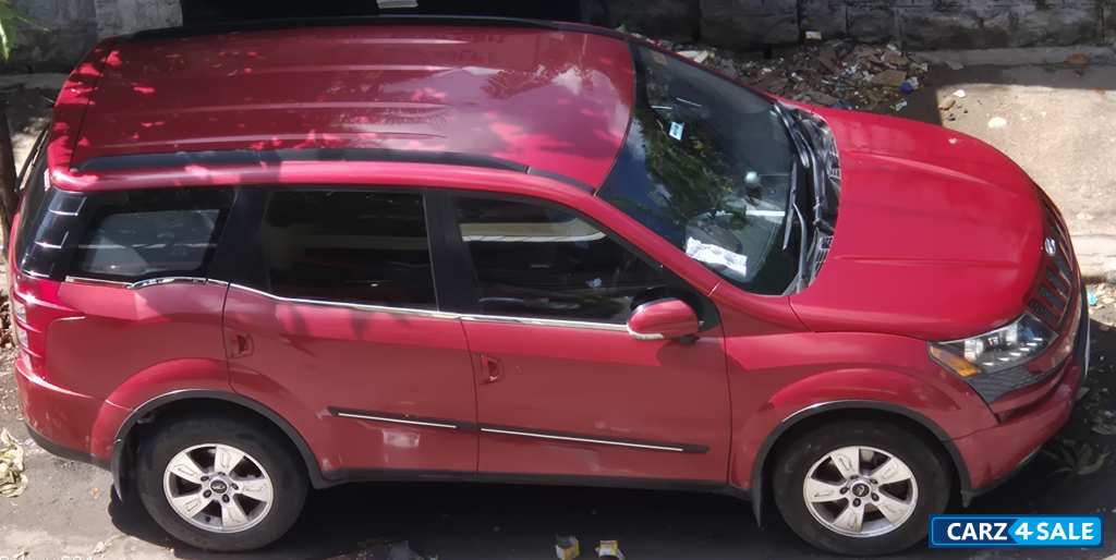 Red Mahindra XUV 500 W8