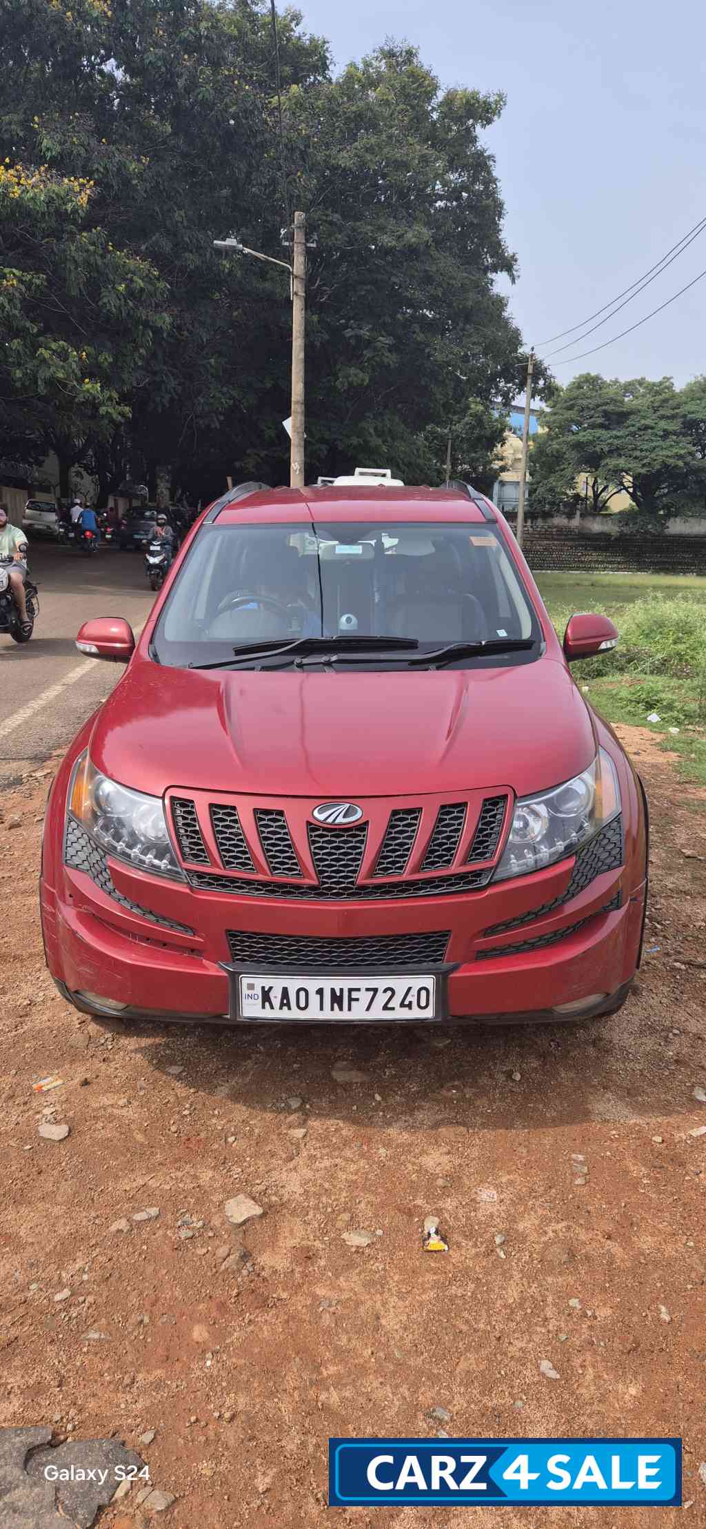 Red Mahindra XUV 500 W8