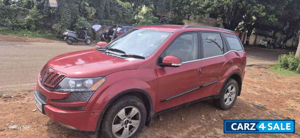 Red Mahindra XUV 500 W8
