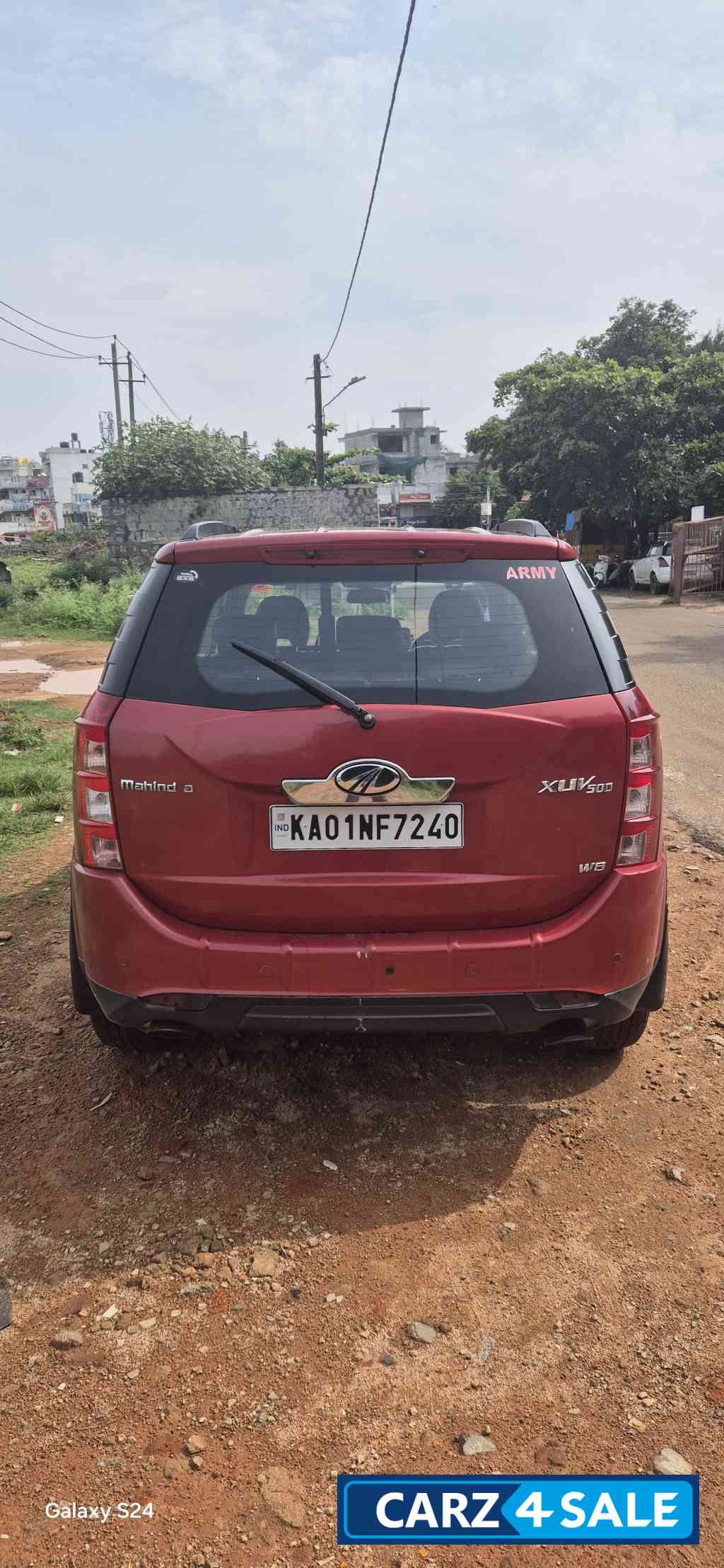Red Mahindra XUV 500 W8
