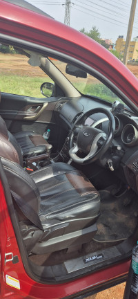 Red Mahindra XUV 500 W8