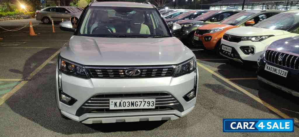 Mahindra XUV300 W8 O
