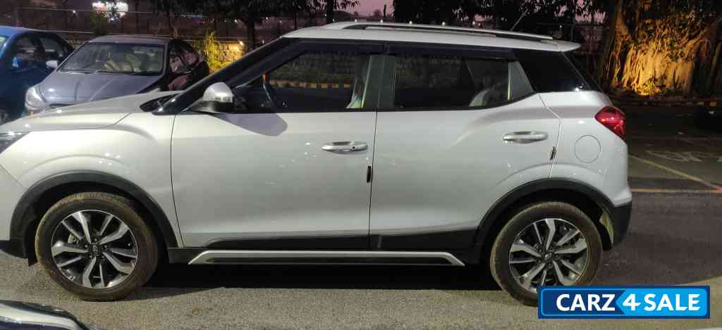 Mahindra XUV300 W8 O