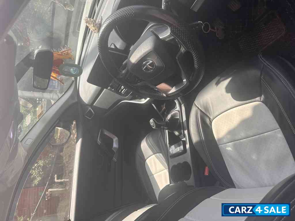 Tata Harrier XM