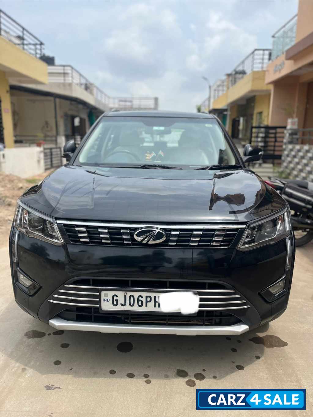 Nepoli Black Mahindra XUV300 W8 Optional 1.2 Petrol Manual BS6