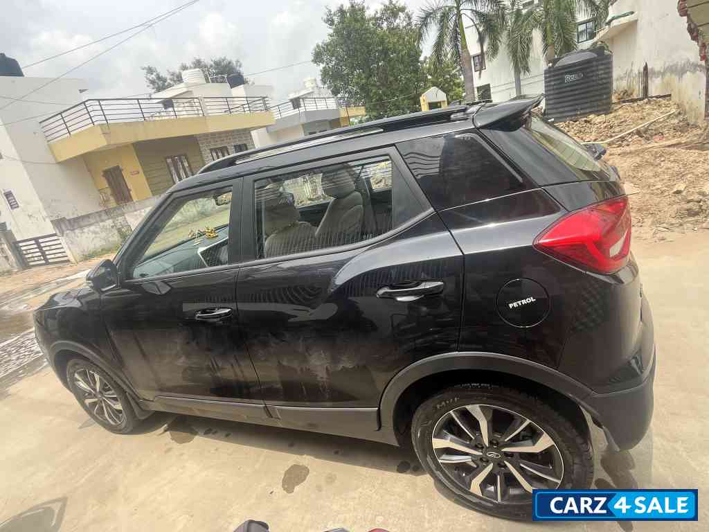 Nepoli Black Mahindra XUV300 W8 Optional 1.2 Petrol Manual BS6