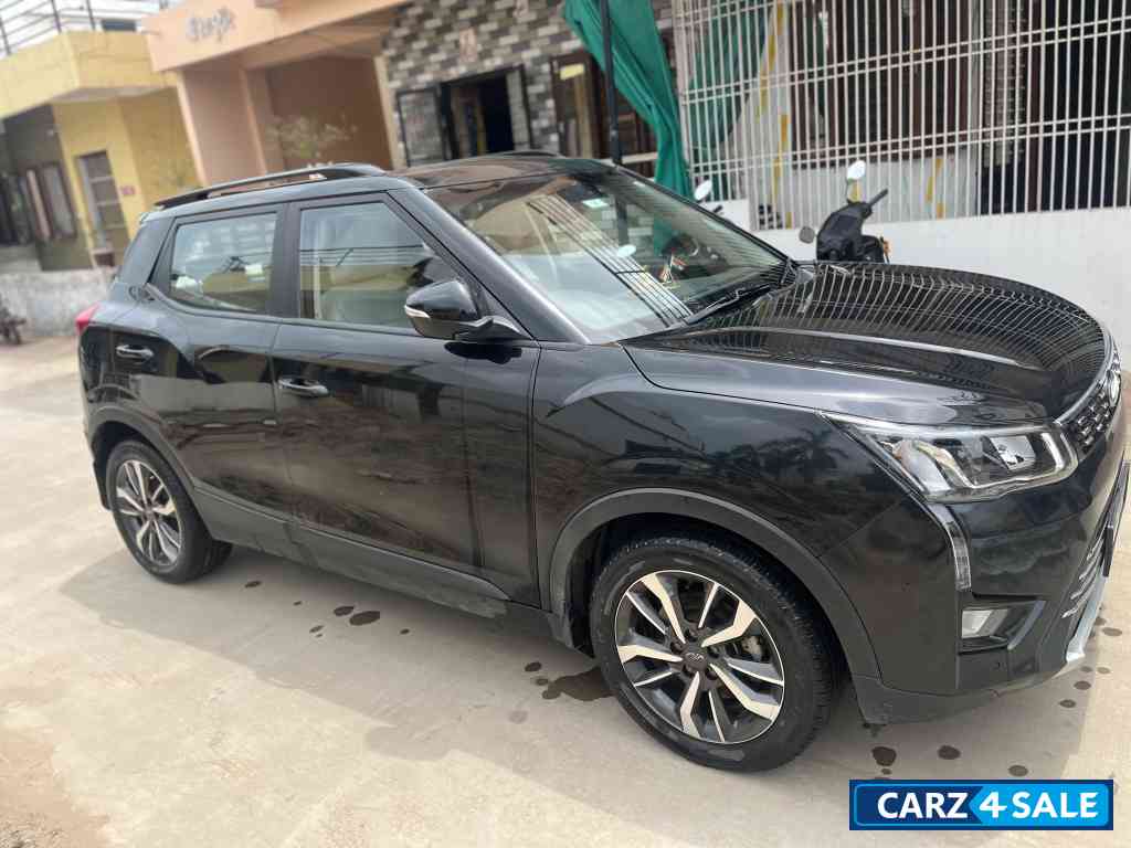 Nepoli Black Mahindra XUV300 W8 Optional 1.2 Petrol Manual BS6