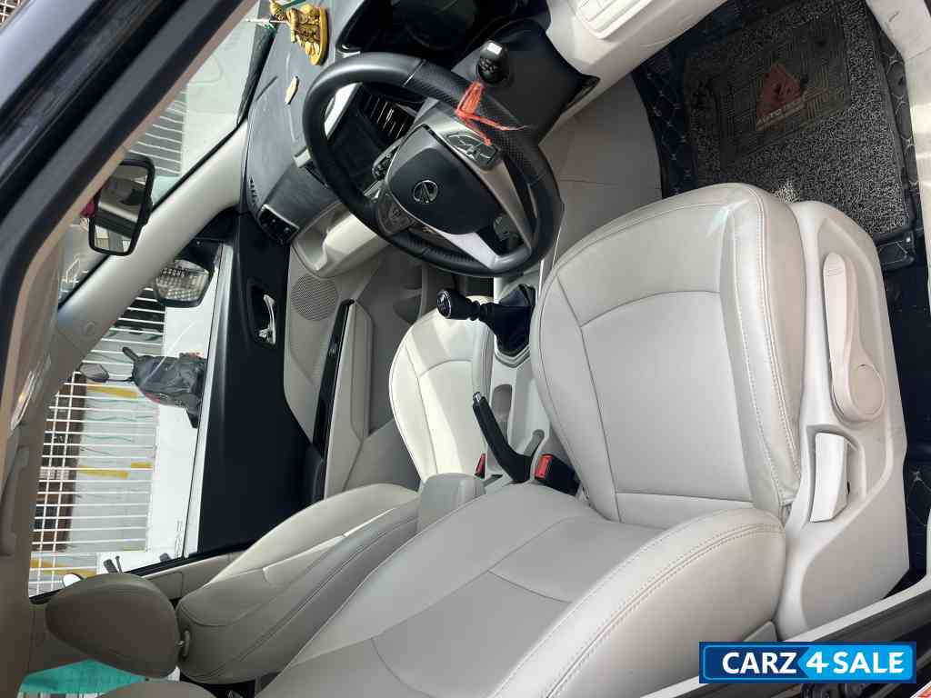 Nepoli Black Mahindra XUV300 W8 Optional 1.2 Petrol Manual BS6