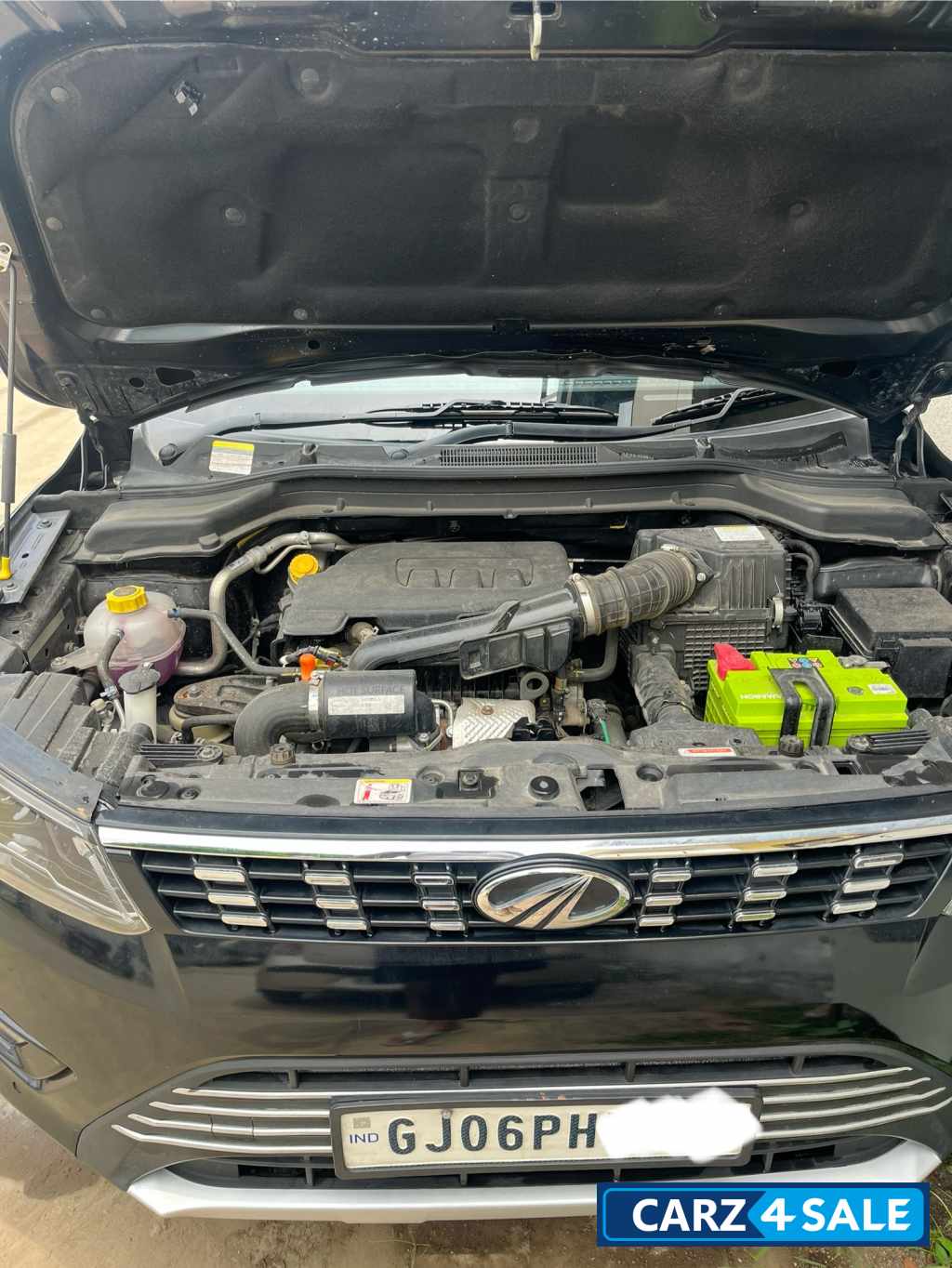 Nepoli Black Mahindra XUV300 W8 Optional 1.2 Petrol Manual BS6