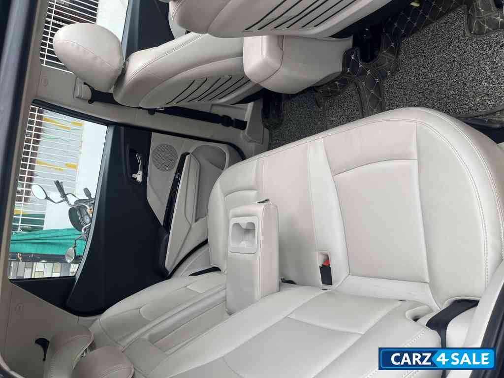 Nepoli Black Mahindra XUV300 W8 Optional 1.2 Petrol Manual BS6