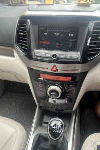 Nepoli Black Mahindra XUV300 W8 Optional 1.2 Petrol Manual BS6