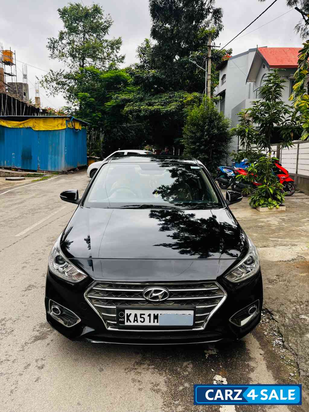 Black Hyundai Verna 1.6 SX VTVT