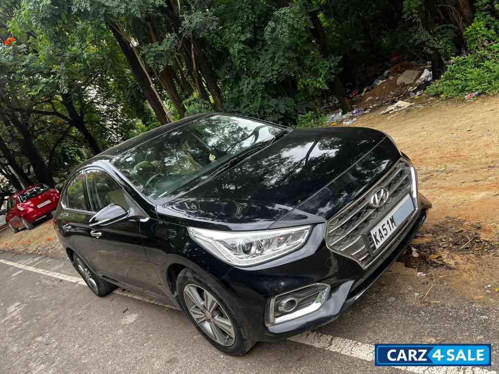 Black Hyundai Verna 1.6 SX VTVT