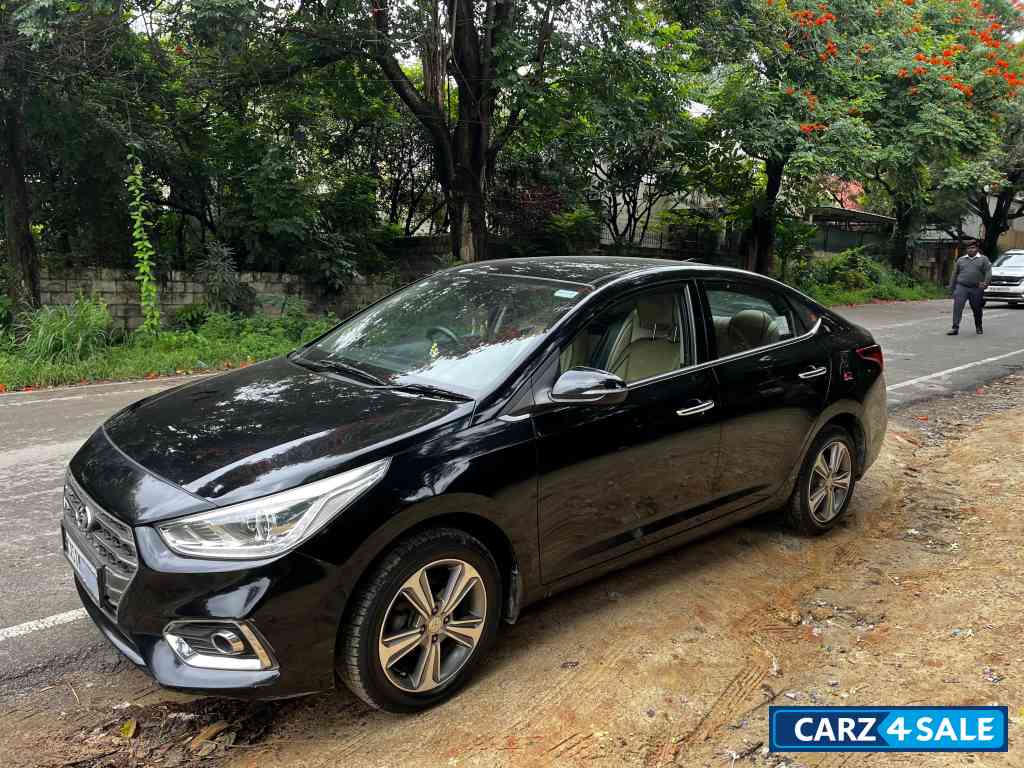 Black Hyundai Verna 1.6 SX VTVT