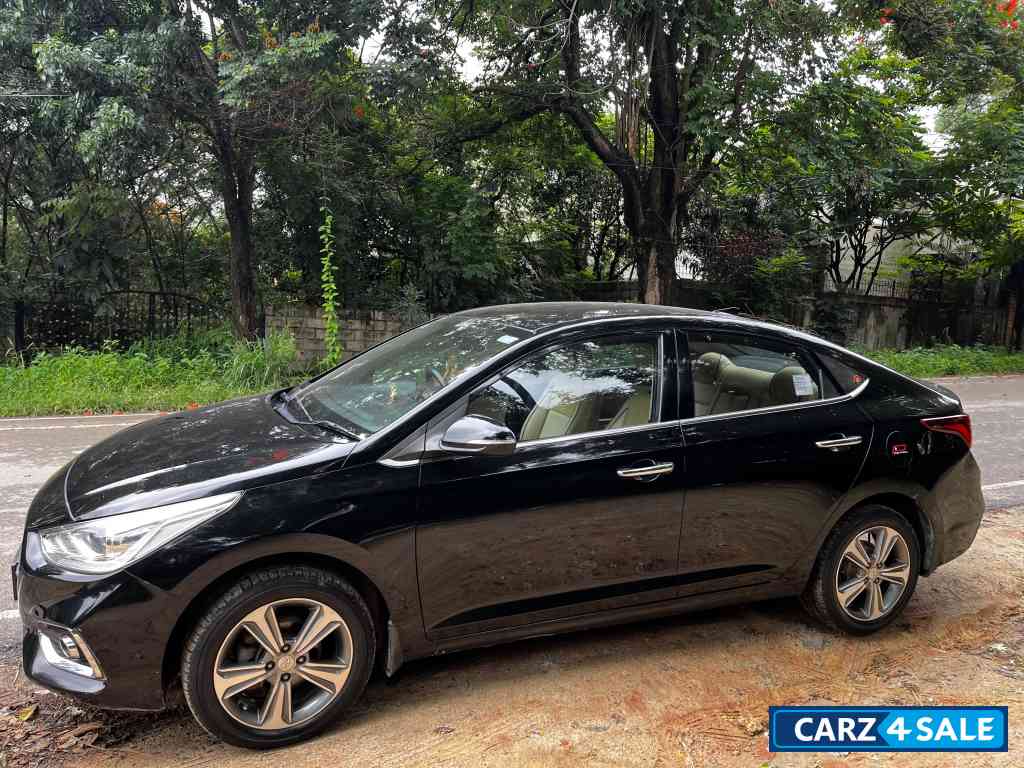 Black Hyundai Verna 1.6 SX VTVT