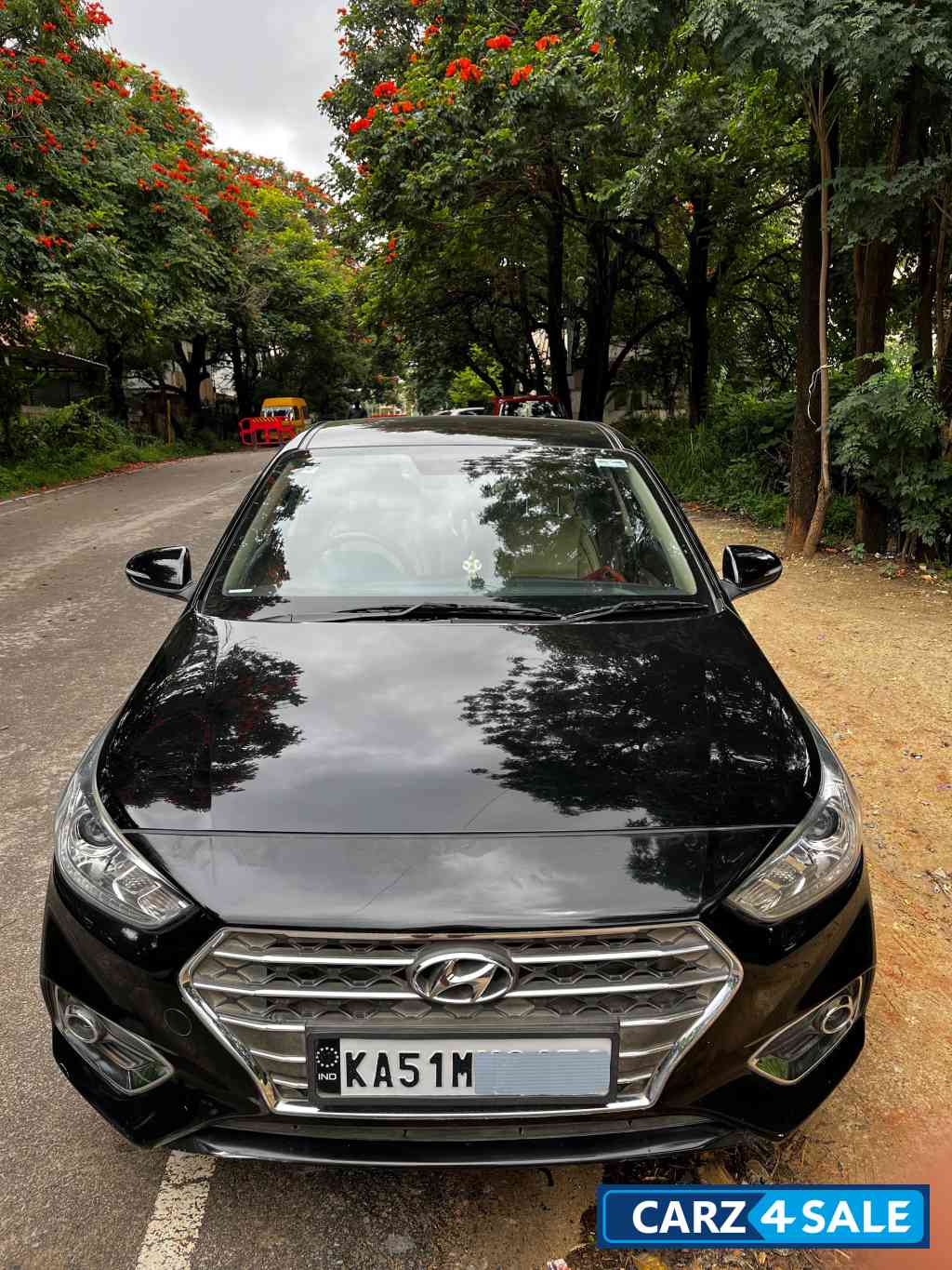 Black Hyundai Verna 1.6 SX VTVT
