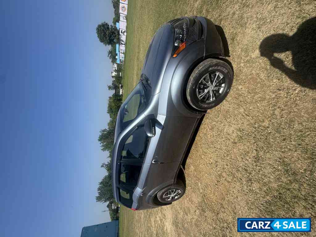 Grey Mahindra XUV 500 W6