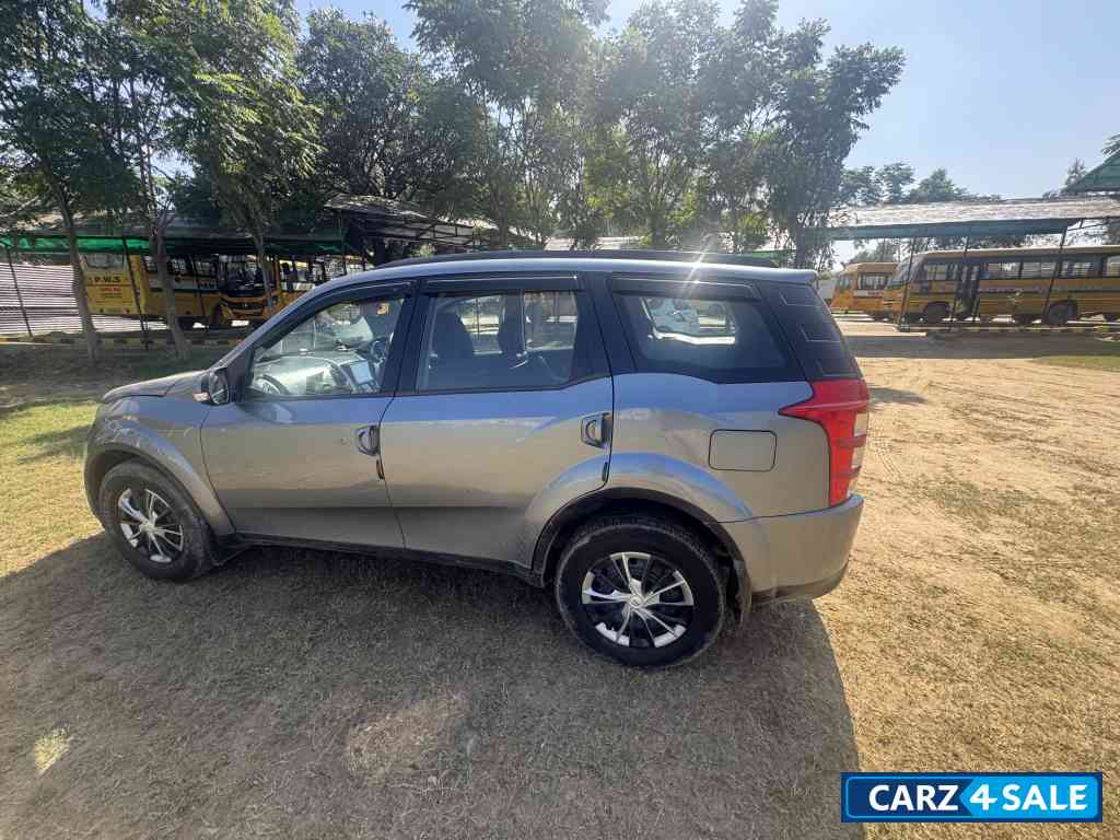 Grey Mahindra XUV 500 W6