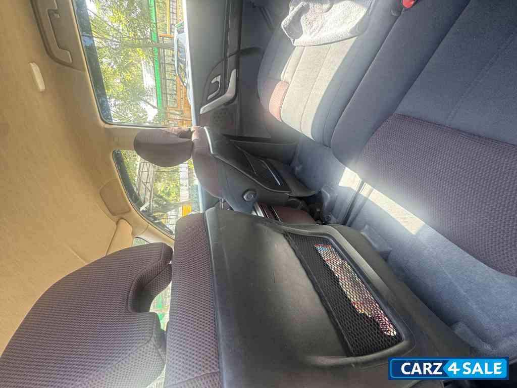 Grey Mahindra XUV 500 W6