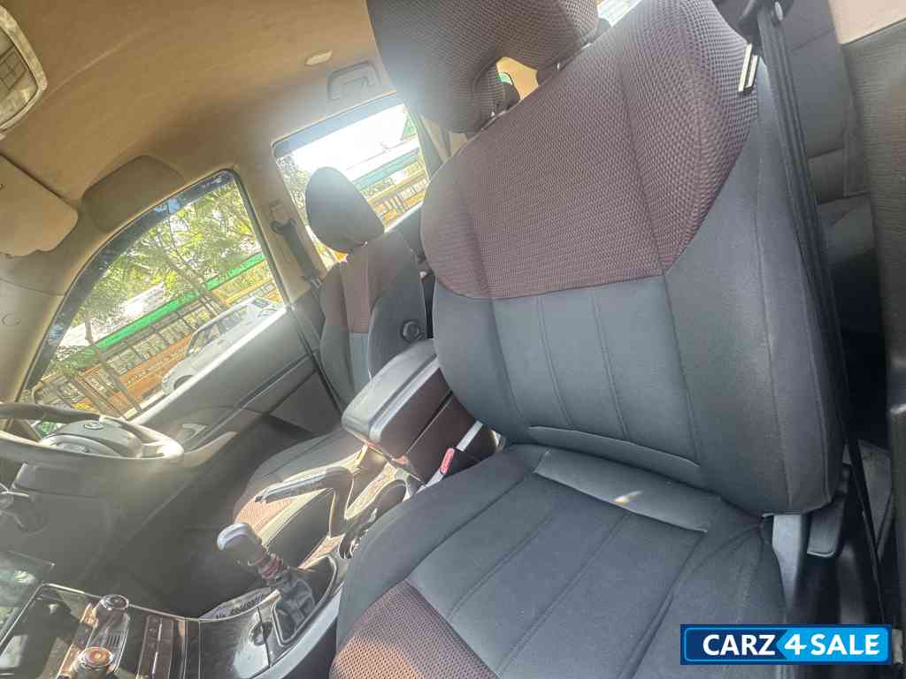 Grey Mahindra XUV 500 W6