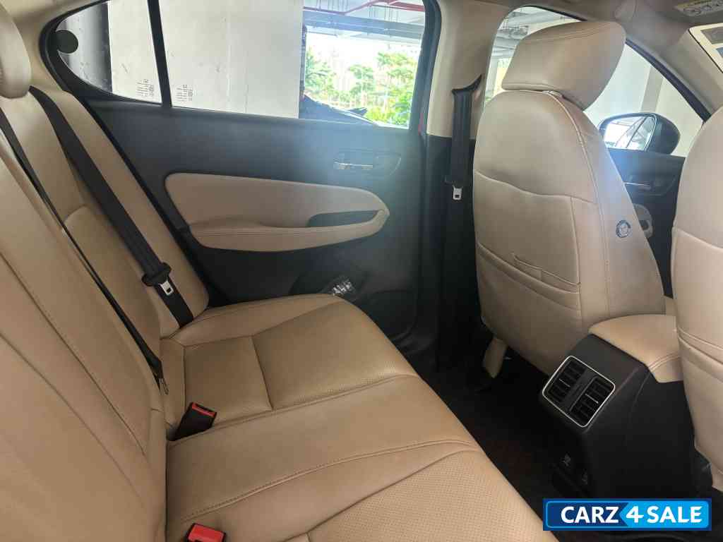 Radiant Red Honda City V mt