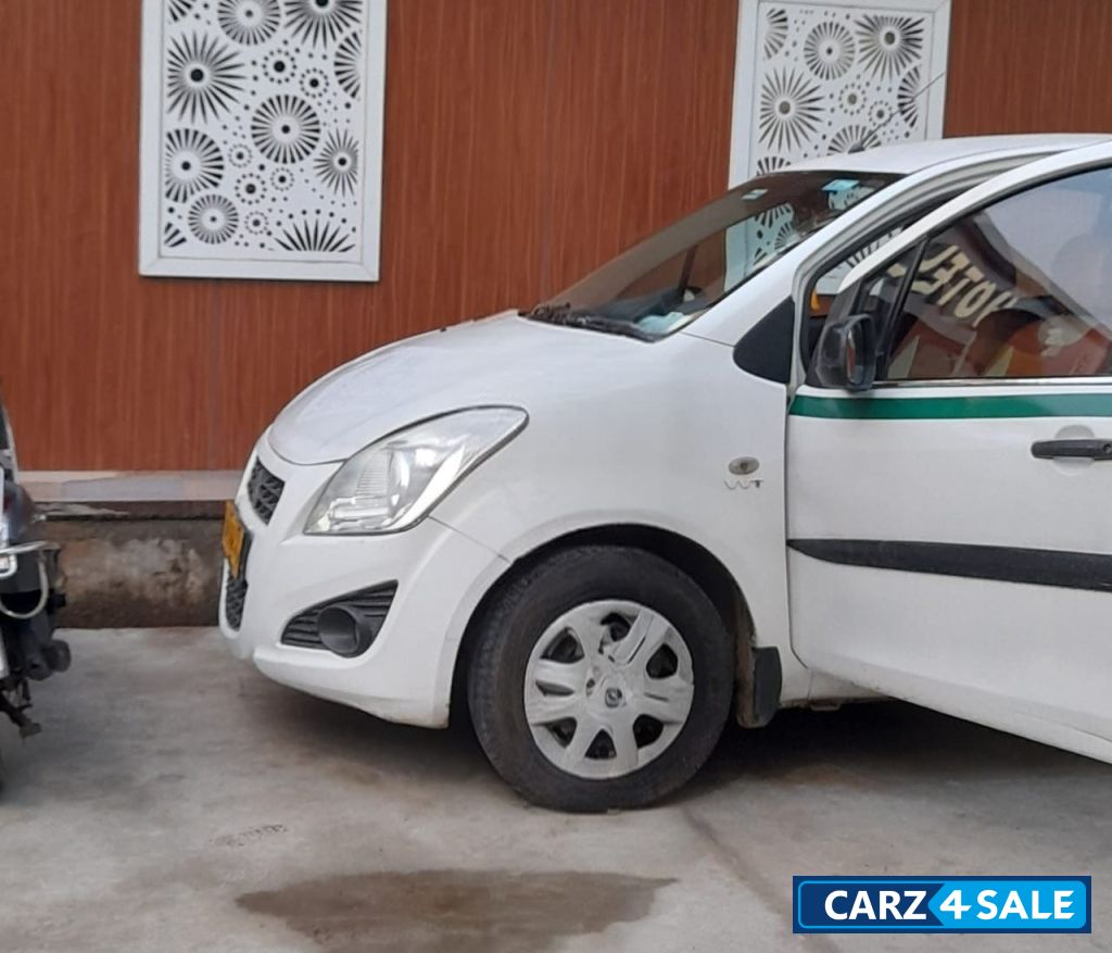 White Maruti Suzuki Ritz Vxi