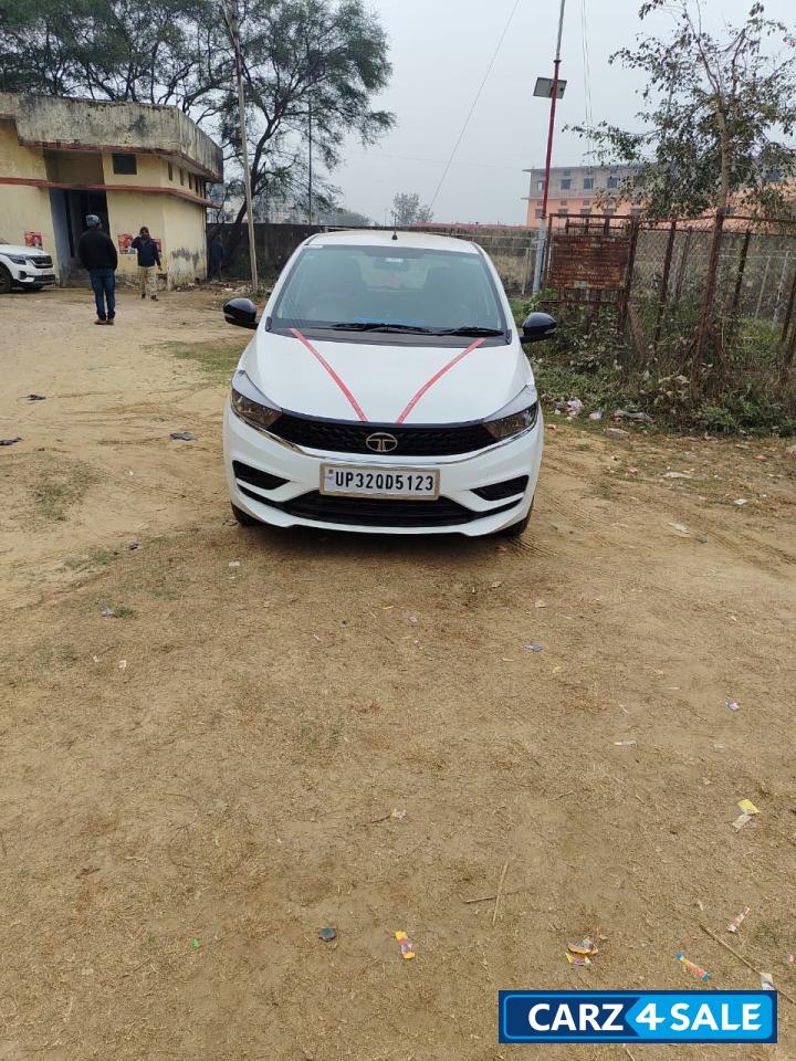 White Tata Tiago XT