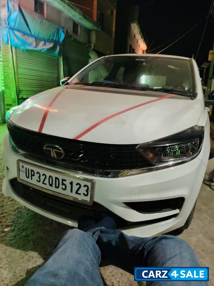 White Tata Tiago XT