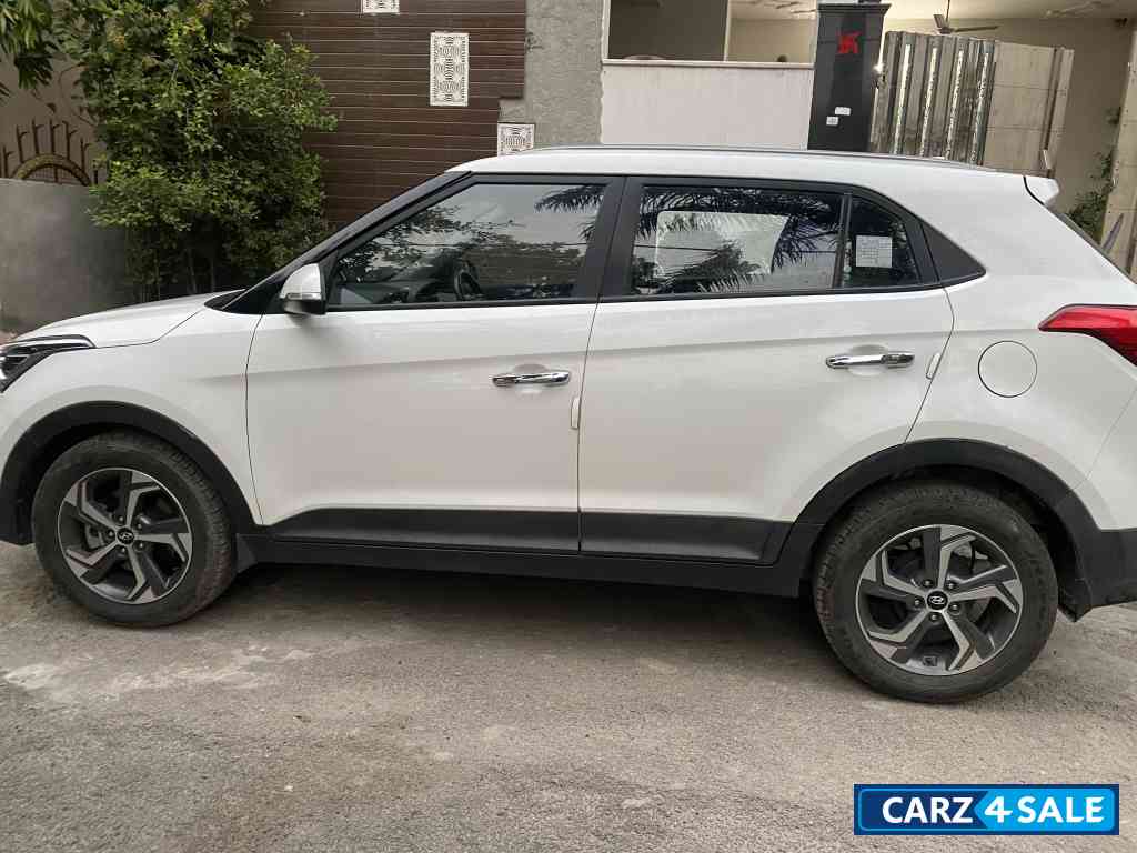 White Hyundai Creta 1.6 AT PETROL