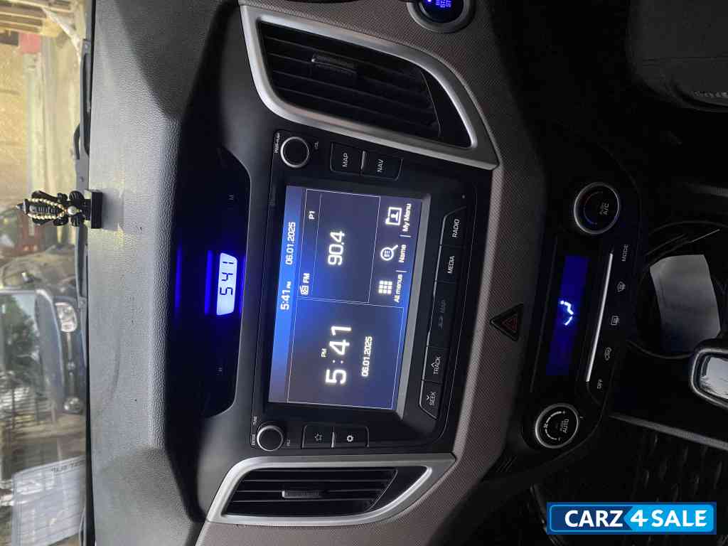 White Hyundai Creta 1.6 AT PETROL