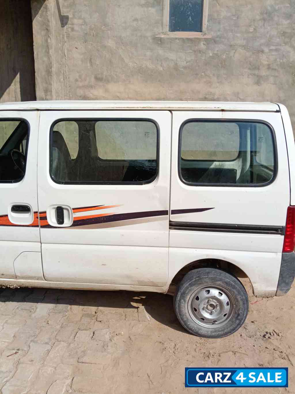 White Maruti Suzuki Eeco 5