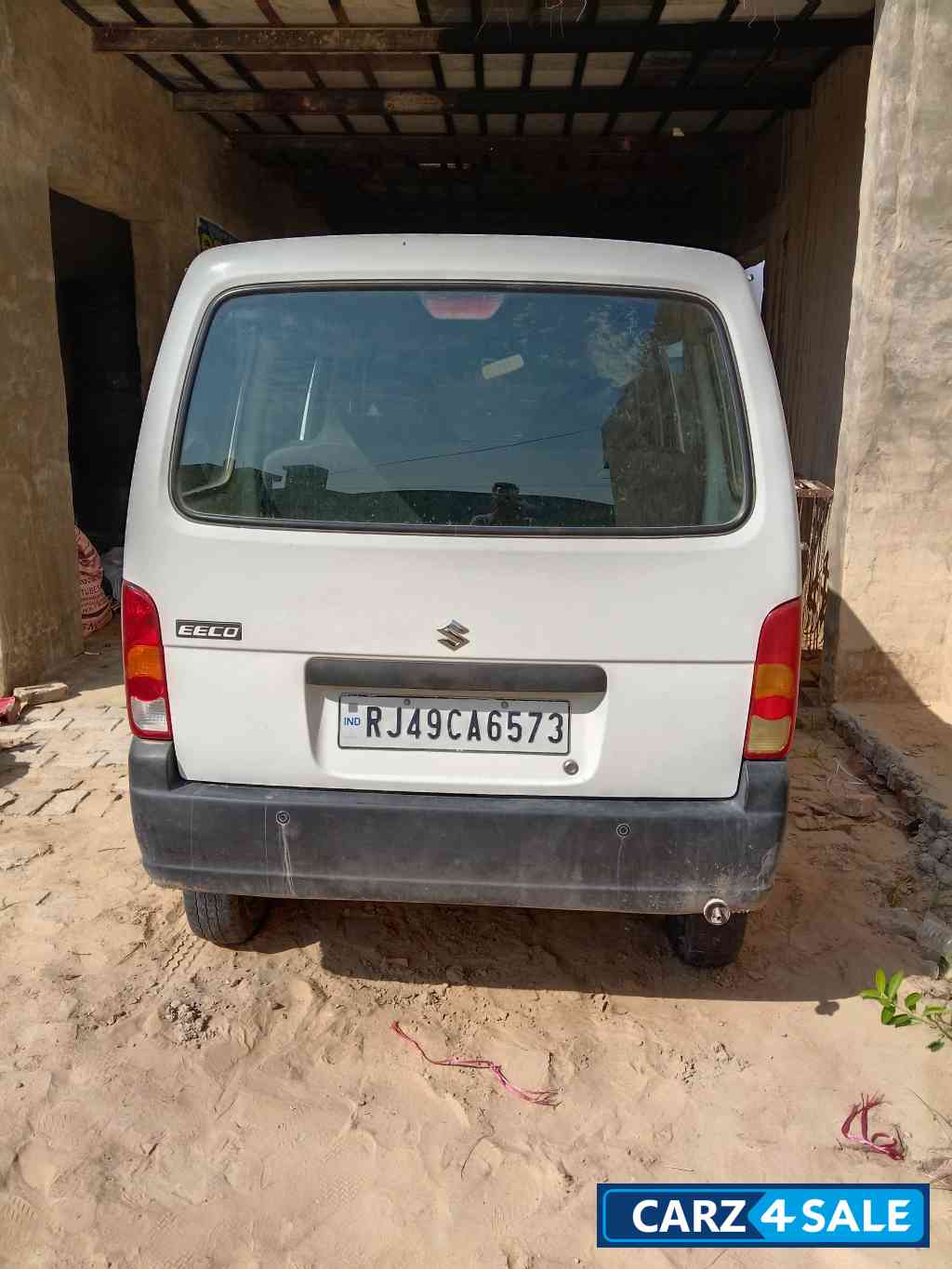 White Maruti Suzuki Eeco 5