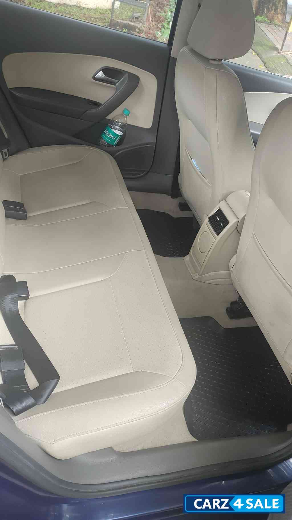 Navy Blue Volkswagen Vento 1.6 TDI HIGHLINE DIESEL MANUAL Navy Blue Volkswagen Vento 1.6 TDI HIGHLINE DIESEL MANUAL