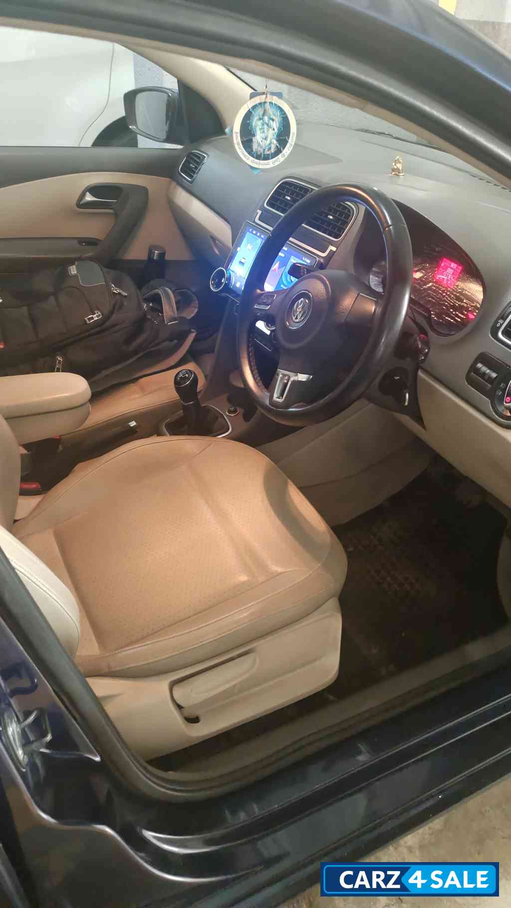 Navy Blue Volkswagen Vento 1.6 TDI HIGHLINE DIESEL MANUAL Navy Blue Volkswagen Vento 1.6 TDI HIGHLINE DIESEL MANUAL