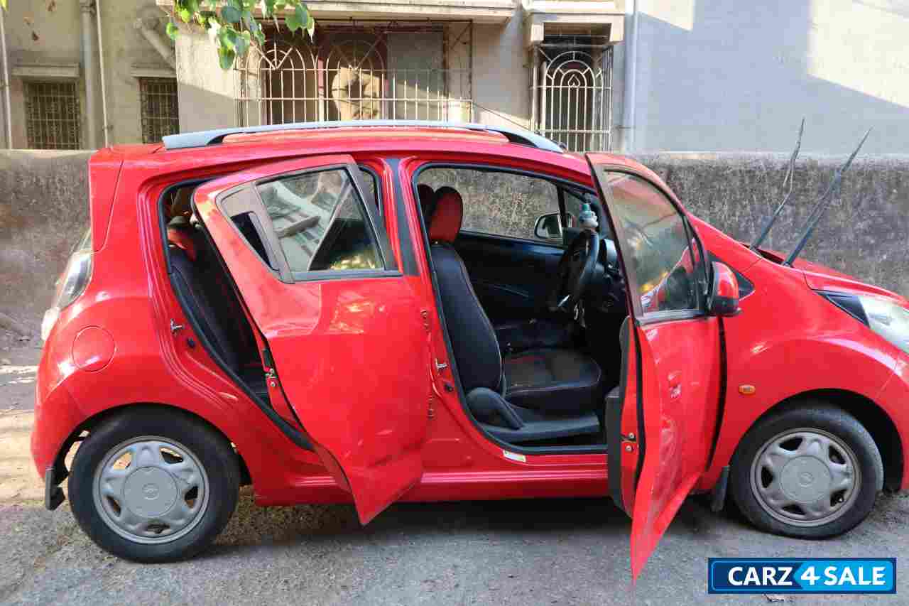 Red Chevrolet Beat LT