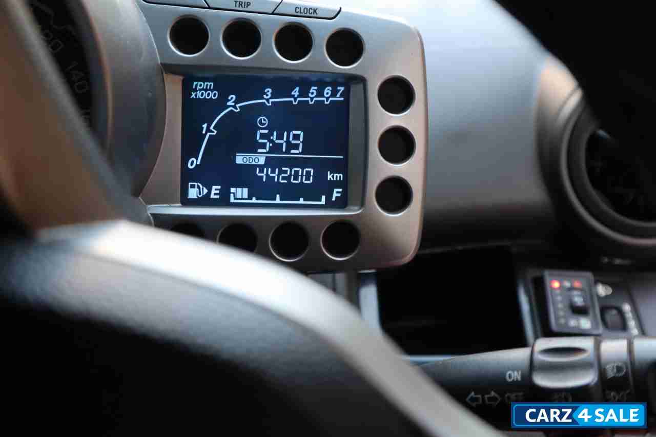 Red Chevrolet Beat LT